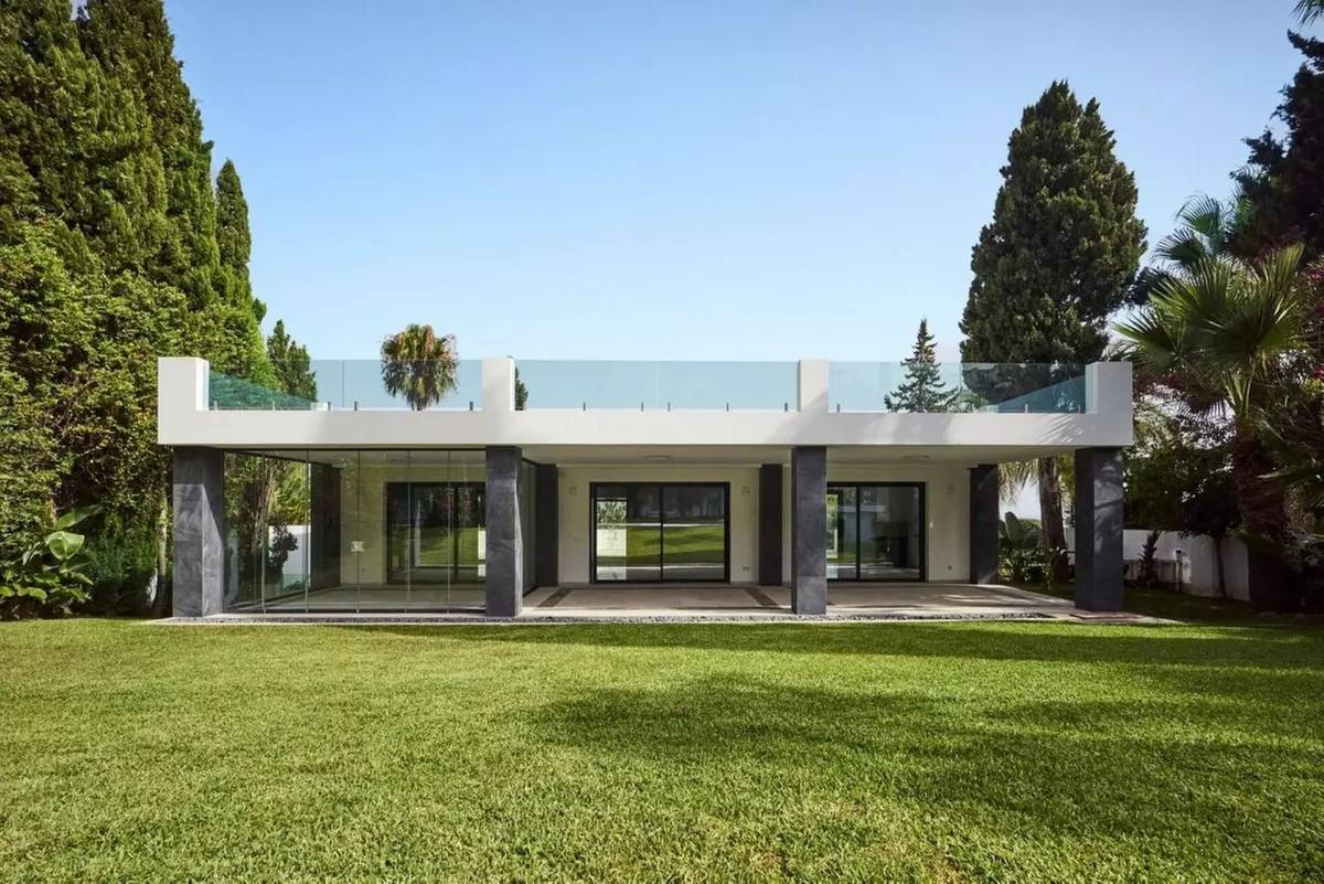 5-bedroom Villa In Marbella, Spain (590 M²)