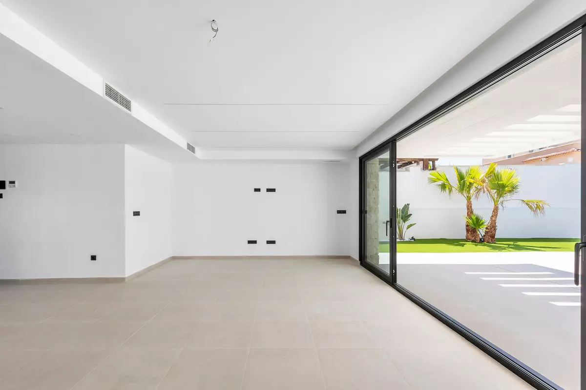 4-bedroom Villa In Torrevieja, Spain (213 M²)