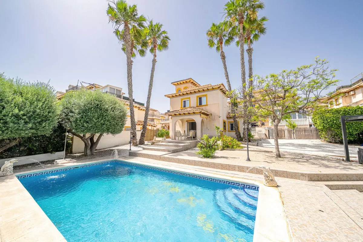 3-bedroom Villa In Orihuela, Spain (96 M²)