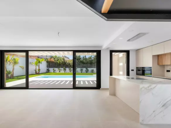 4-bedroom Villa In Torrevieja, Spain (213 M²)