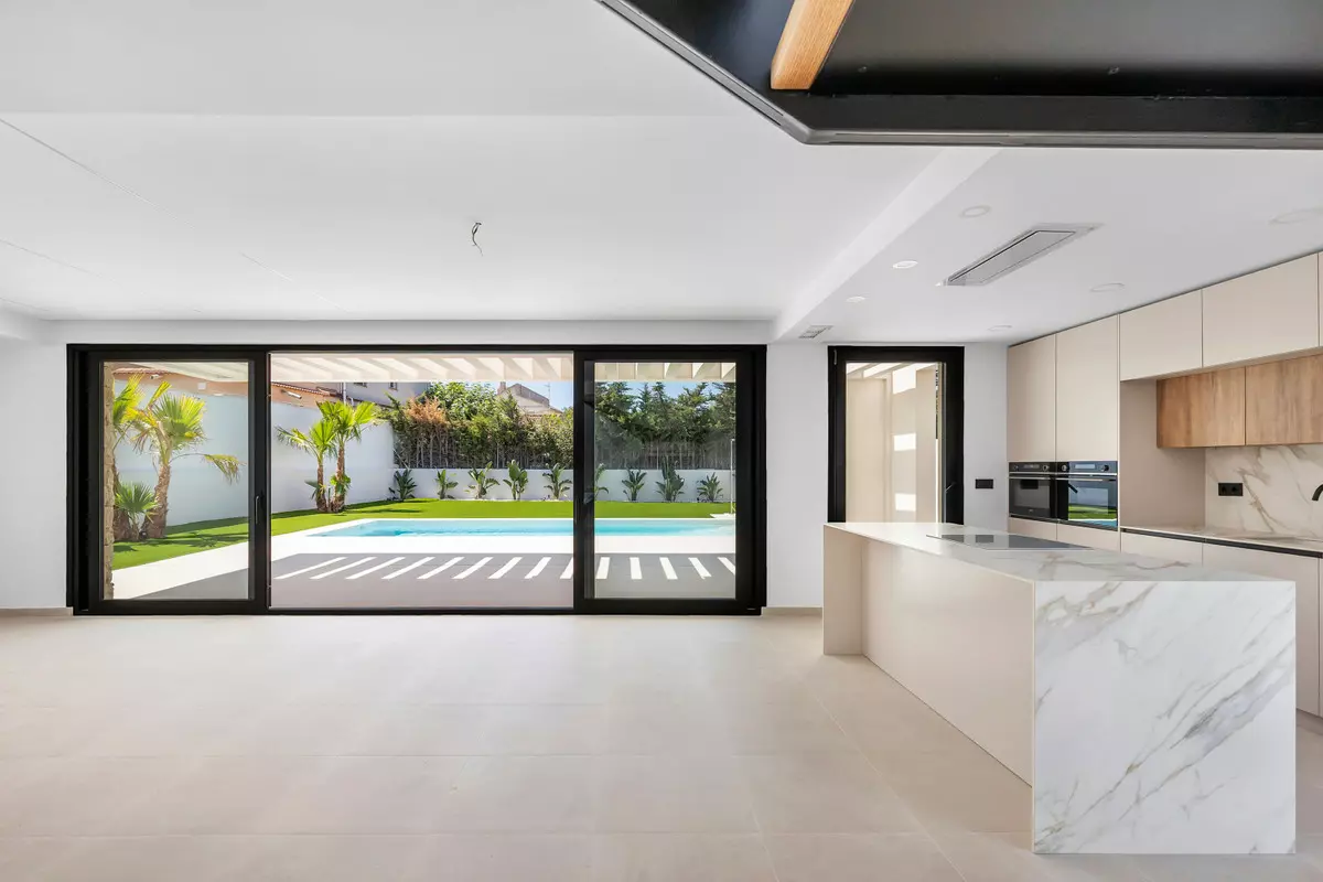 4-bedroom Villa In Torrevieja, Spain (213 M²)