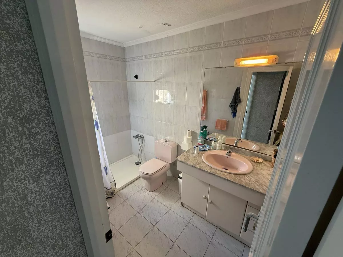 6-bedroom Villa In Torrevieja, Spain (170 M²)