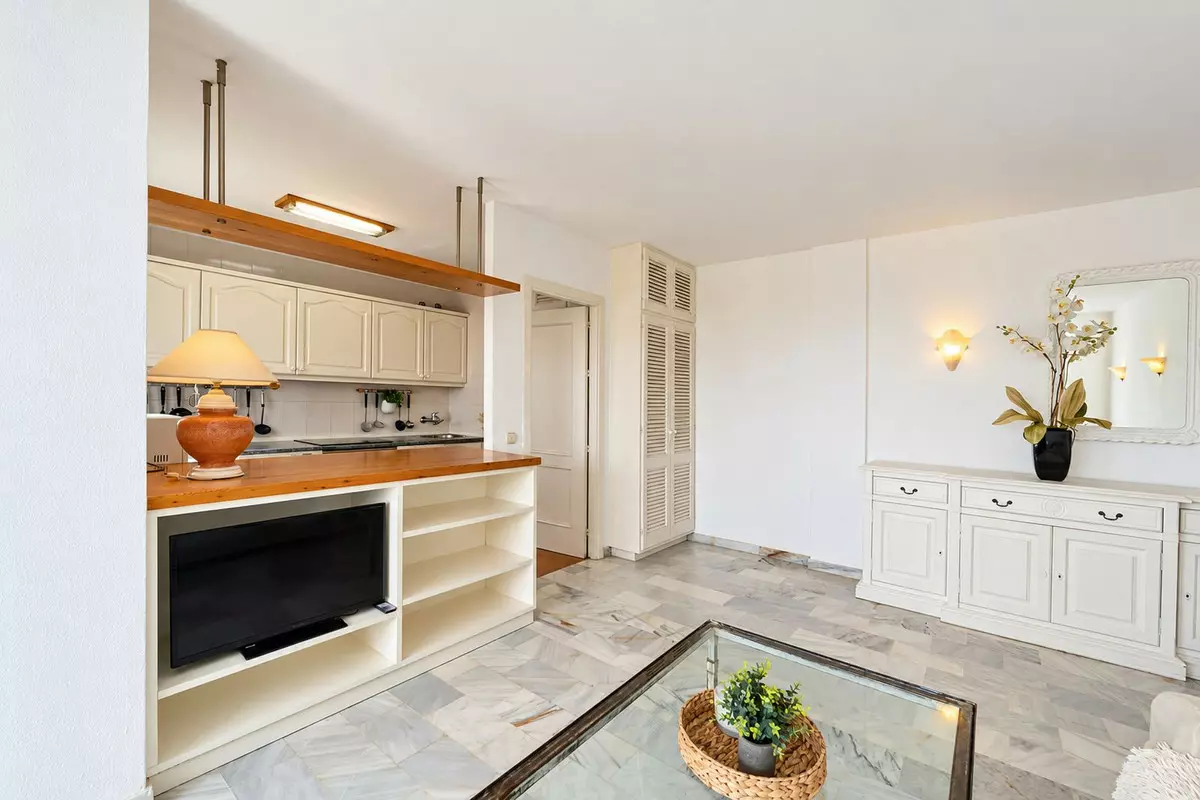 2-bedroom Apartment In Marbella, Spain (62 M²)