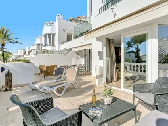 2-bedroom Apartment In Marbella, Spain (145 M²)