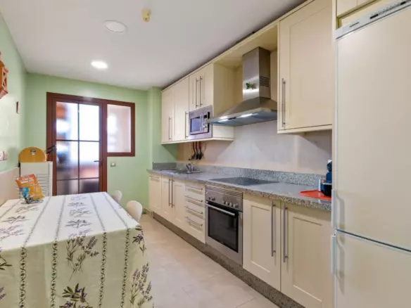 2-bedroom Apartment In Estepona, Spain (158 M²)