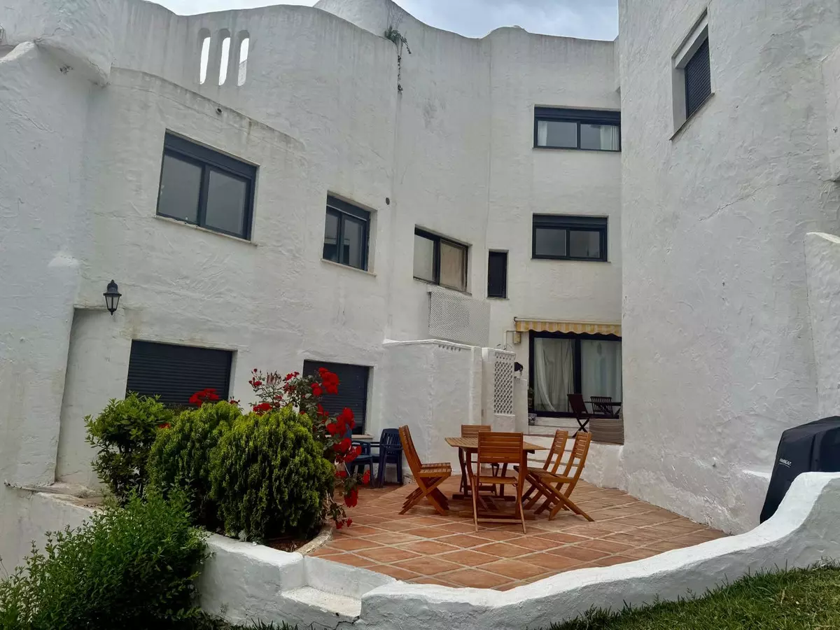 2-bedroom Apartment In Marbella, Spain (61 M²)