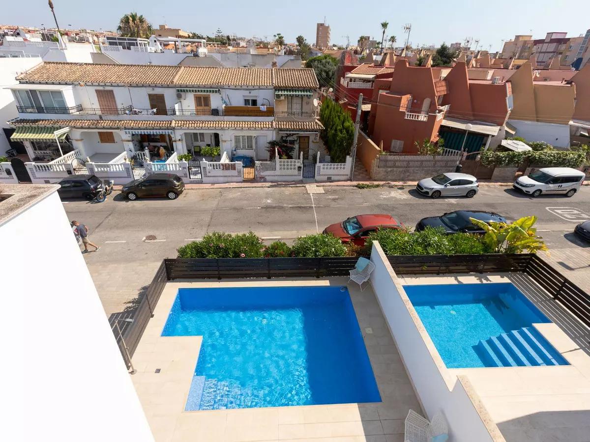 5-bedroom Town House In Torrevieja, Spain (184 M²)