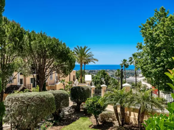 3-bedroom Apartment In Benahavis, Spain (161 M²)