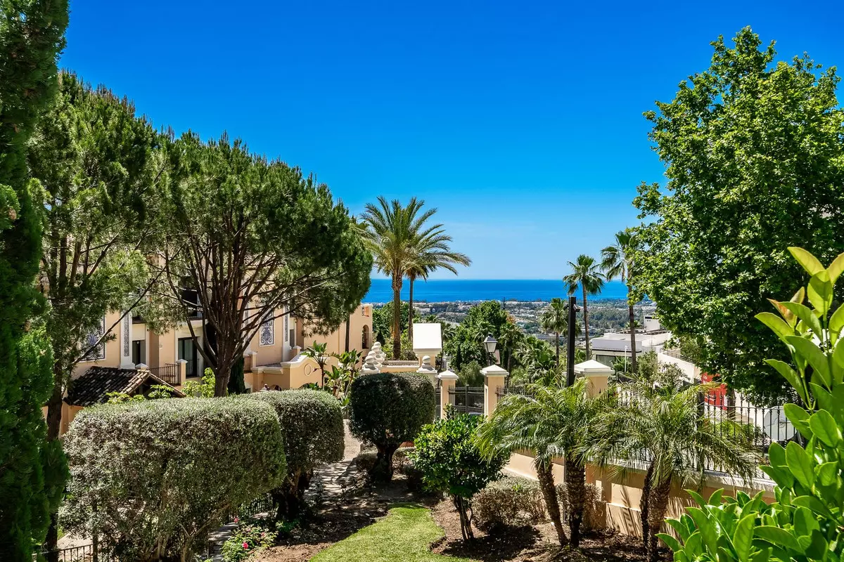 3-bedroom Apartment In Benahavis, Spain (161 M²)