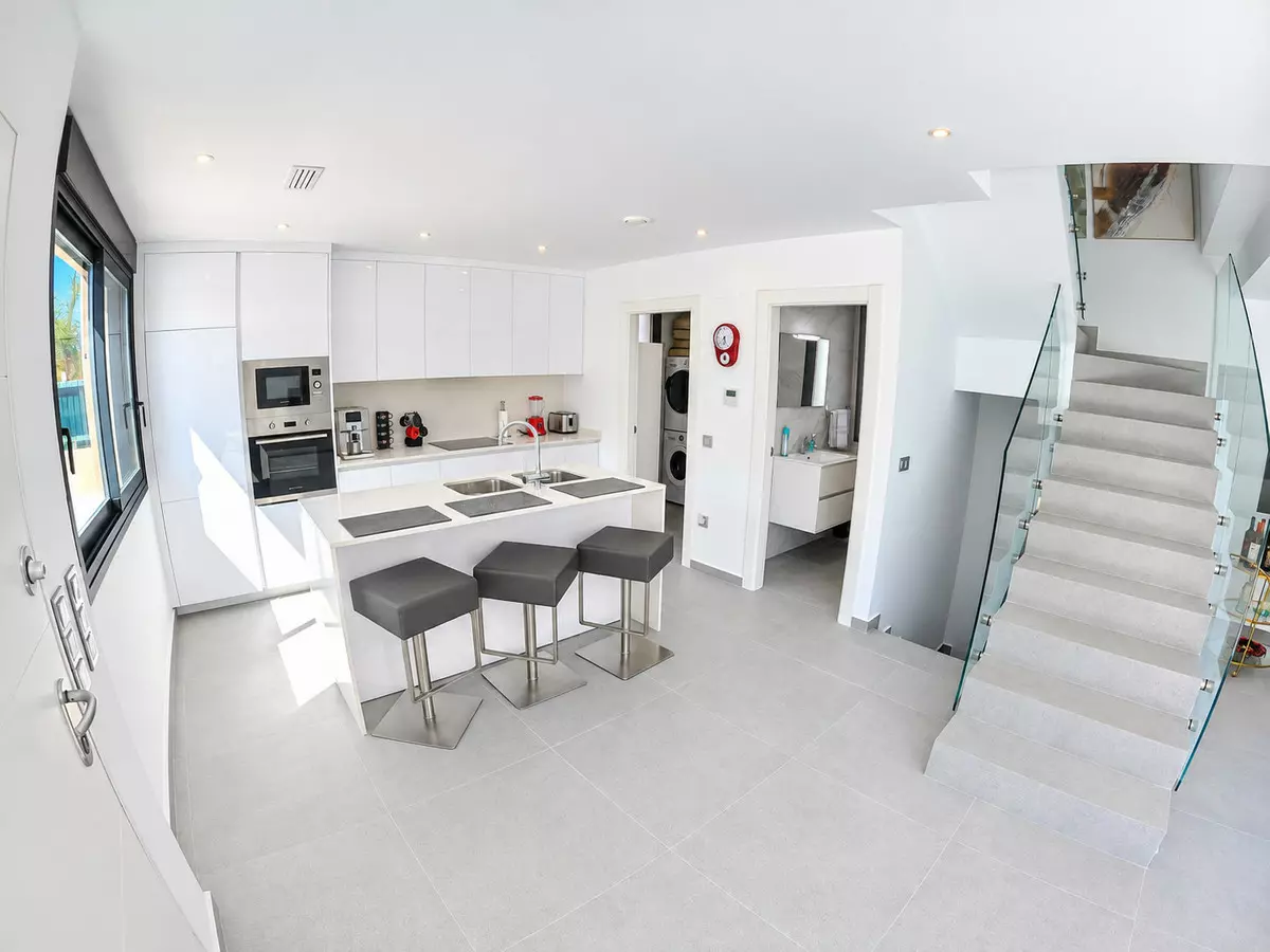 4-bedroom Villa In Algorfa, Spain (126 M²)