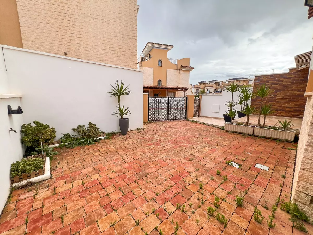 3-bedroom Town House In Pilar De La Horadada, Spain (107 M²)
