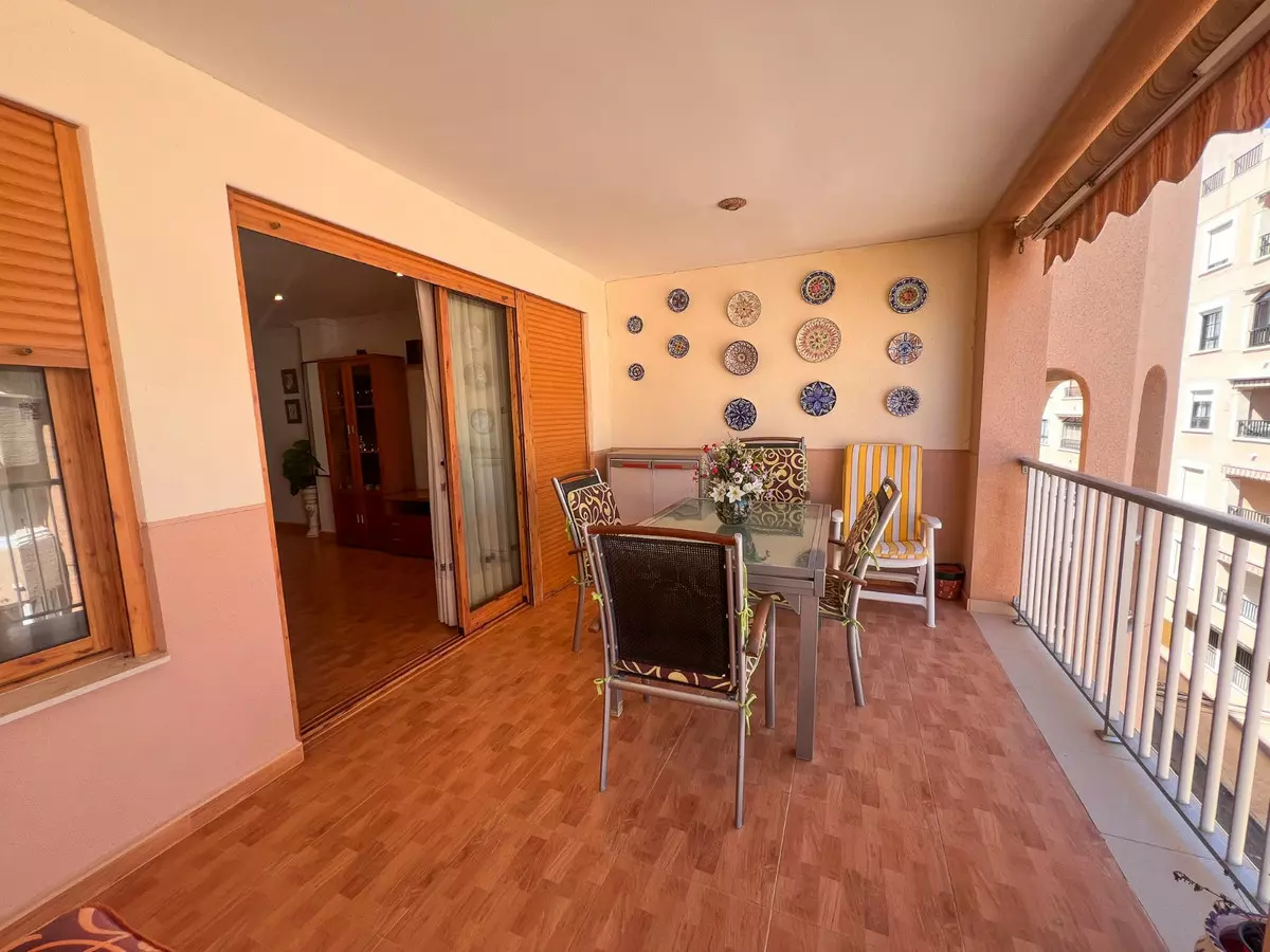 3-bedroom Apartment In Guardamar Del Segura, Spain (84 M²)