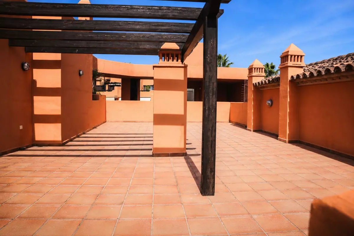 3-bedroom Apartment In Estepona, Spain (150 M²)