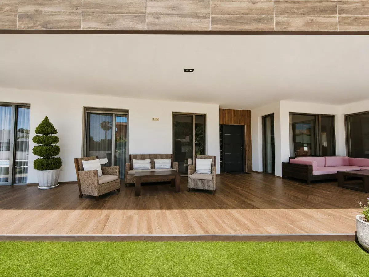 5-bedroom Villa In Santa Pola, Spain (506 M²)