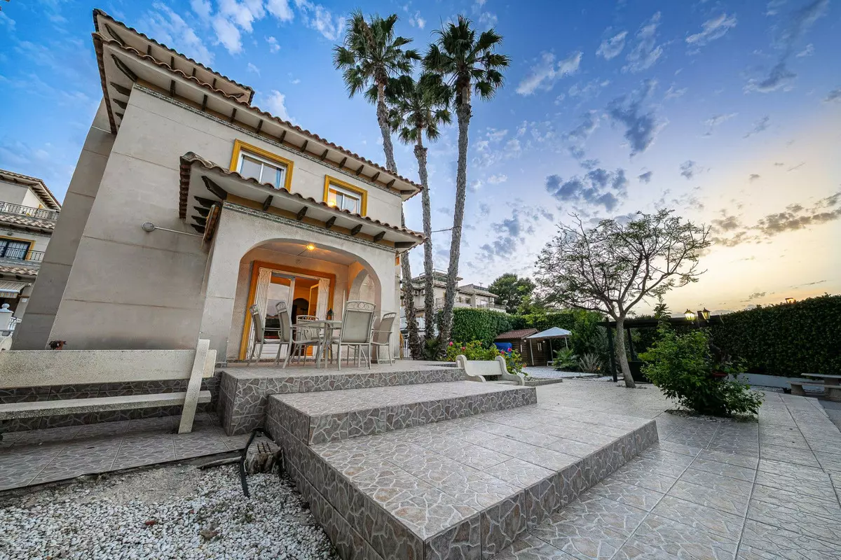 3-bedroom Villa In Orihuela, Spain (96 M²)