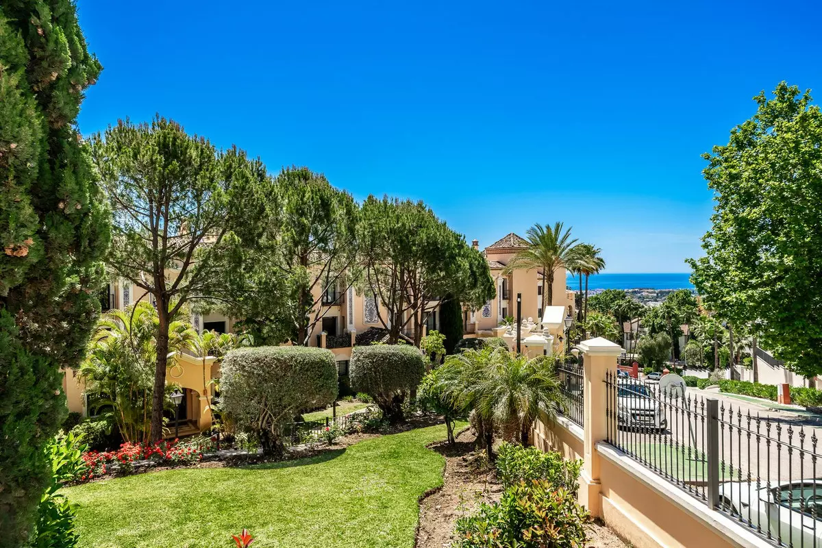 3-bedroom Apartment In Benahavis, Spain (161 M²)