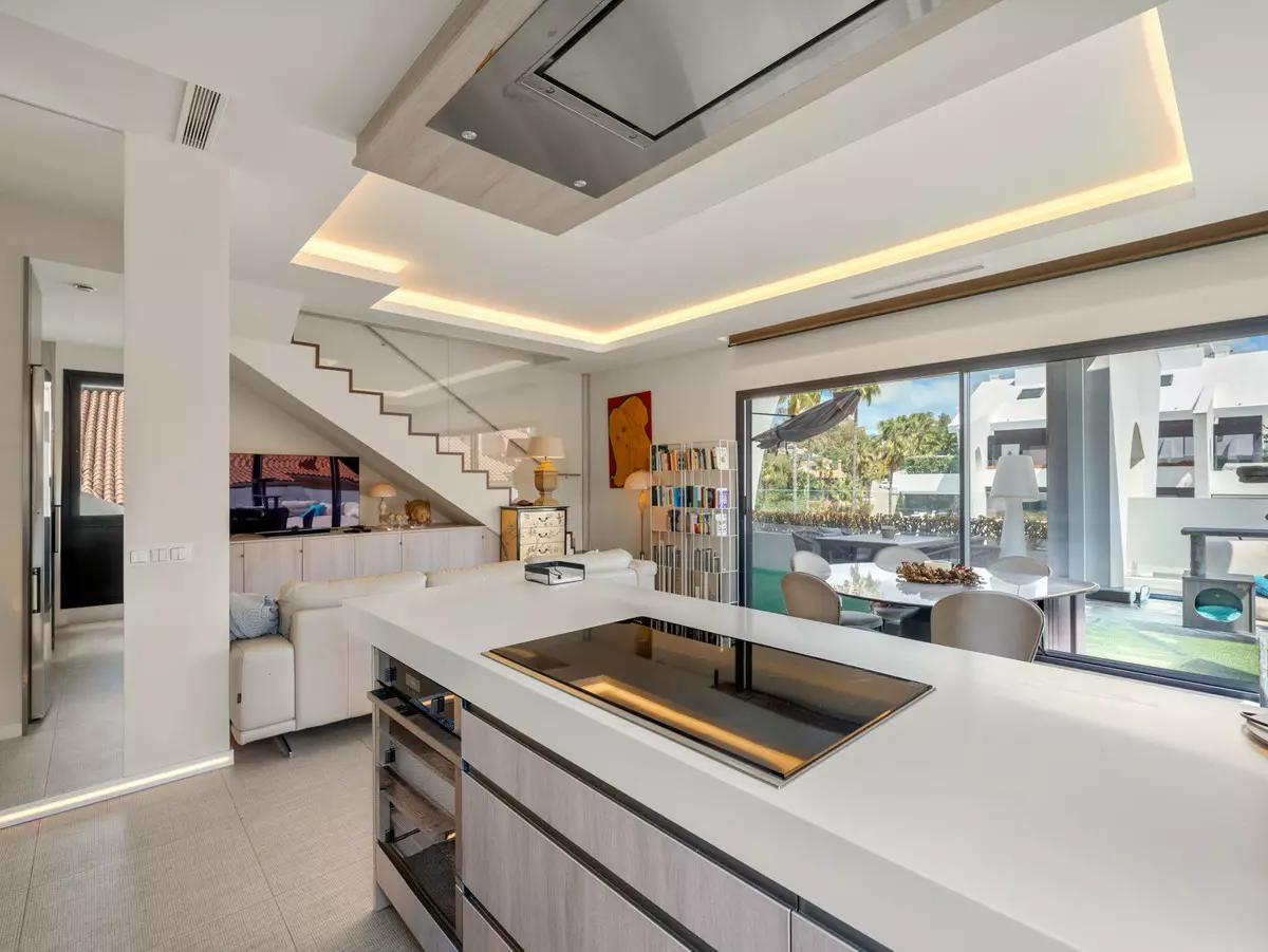 3-bedroom Apartment In Marbella, Spain (158 M²)