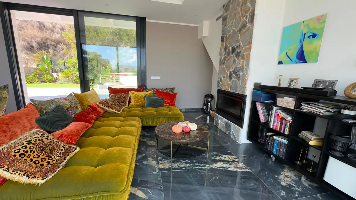 6-bedroom Villa In Orihuela, Spain (450 M²)