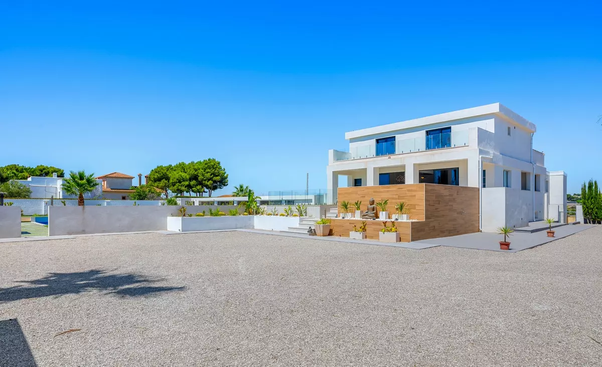 8-bedroom Country House In Los Montesinos, Spain (790 M²)