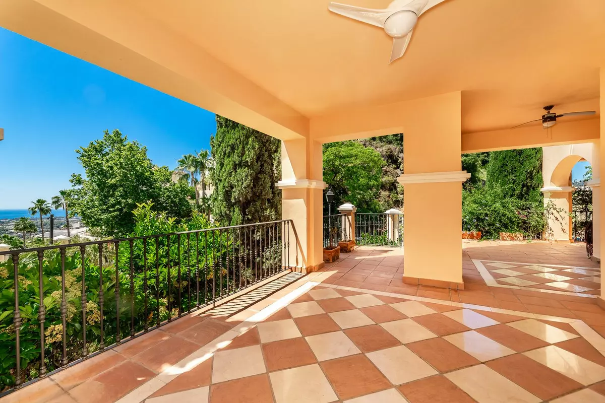 3-bedroom Apartment In Benahavis, Spain (161 M²)