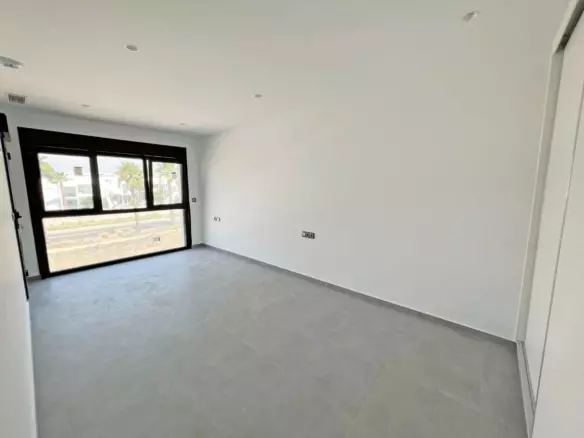 5-bedroom Villa In Torrevieja, Spain (368 M²)