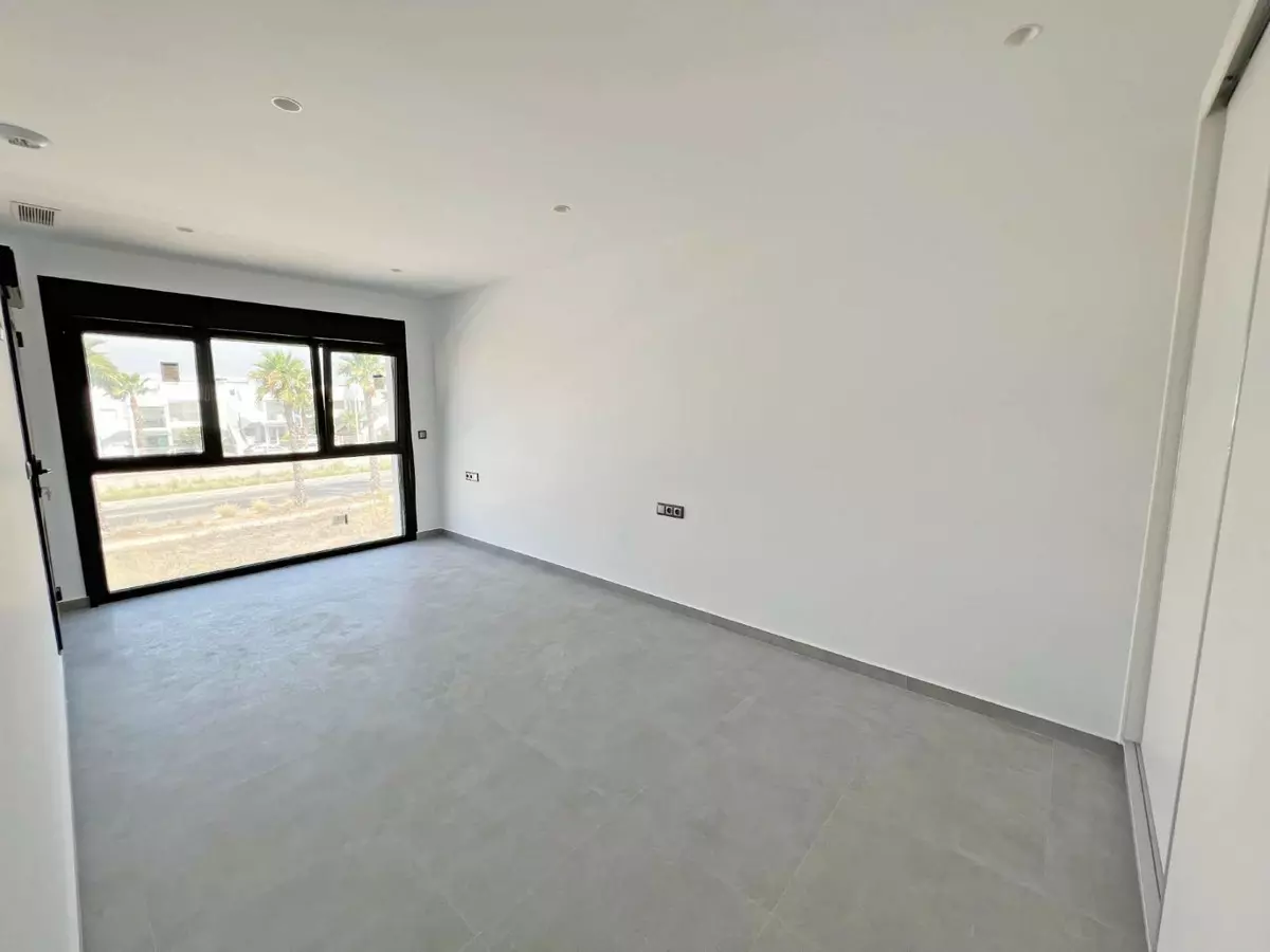 5-bedroom Villa In Torrevieja, Spain (368 M²)
