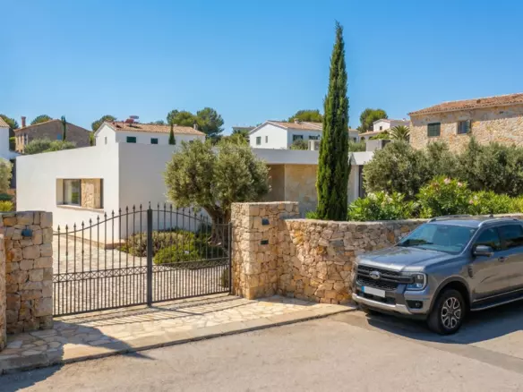 3-bedroom Villa In Pinoso, Spain (140 M²)