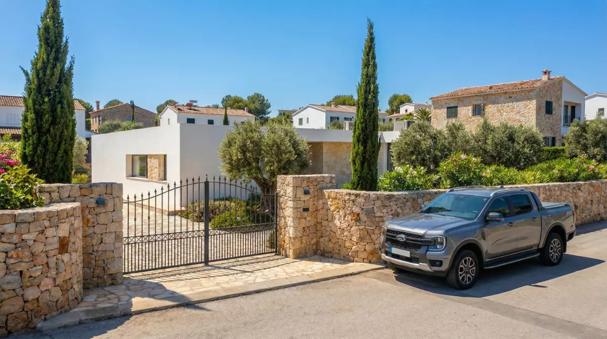 3-bedroom Villa In Pinoso, Spain (140 M²)