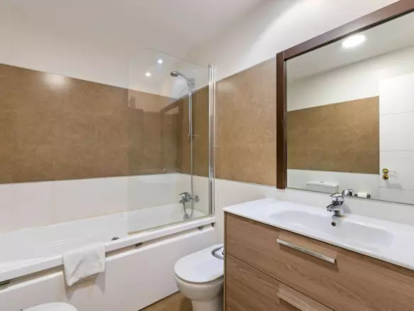 2-bedroom Apartment In Estepona, Spain (158 M²)