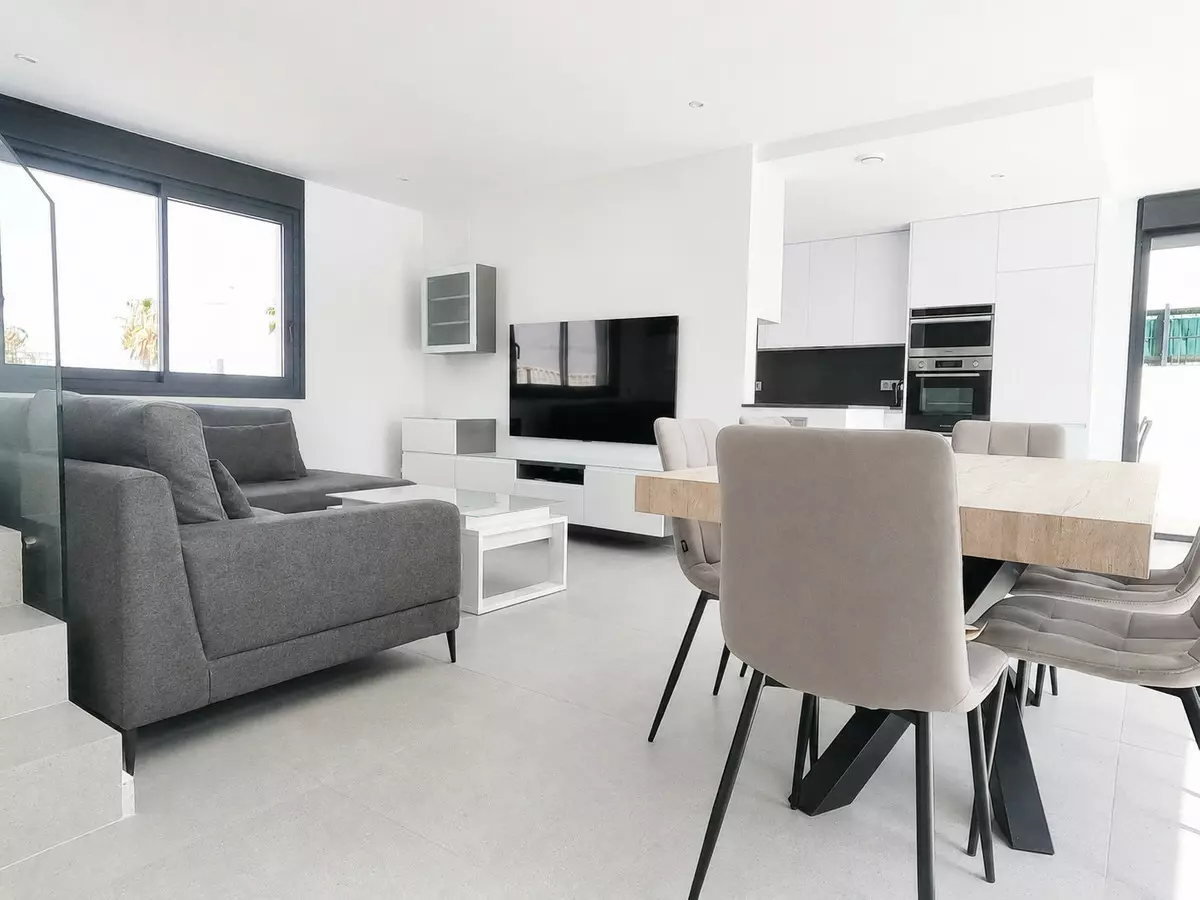 5-bedroom Villa In Algorfa, Spain (200 M²)