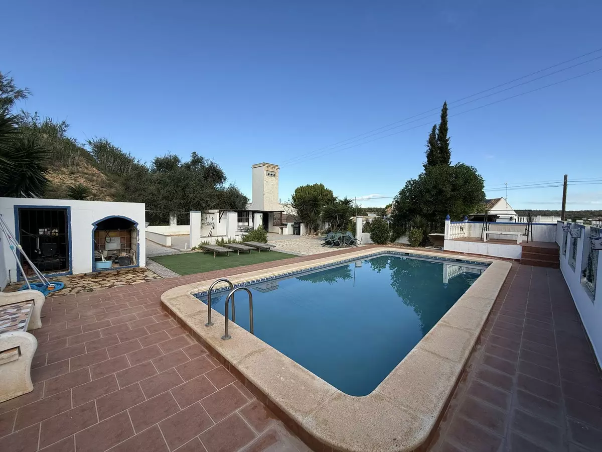 4-bedroom Country House In Pilar De La Horadada, Spain (145 M²)