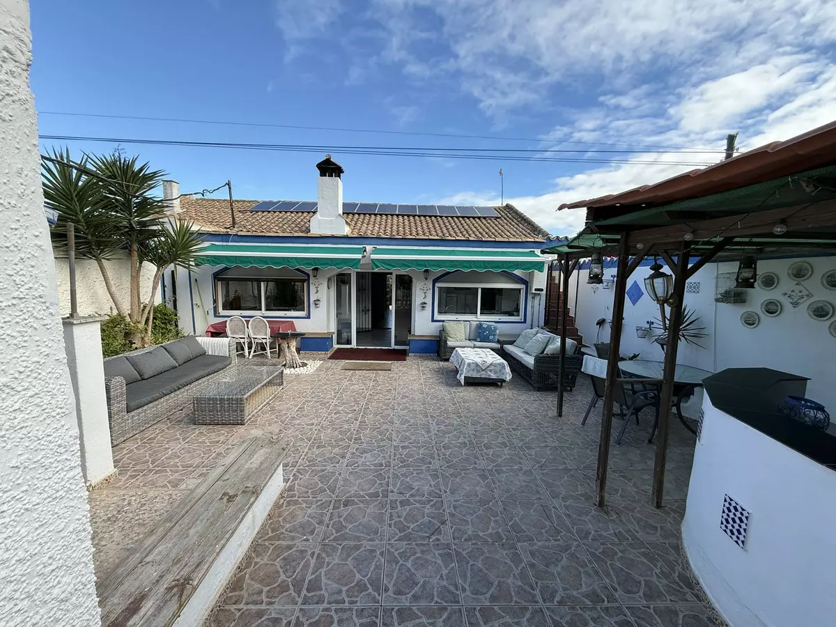 4-bedroom Country House In Pilar De La Horadada, Spain (145 M²)
