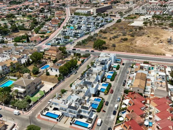 5-bedroom Town House In Torrevieja, Spain (184 M²)