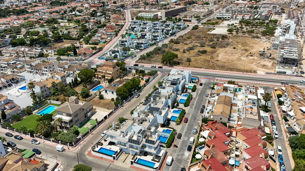 5-bedroom Town House In Torrevieja, Spain (184 M²)