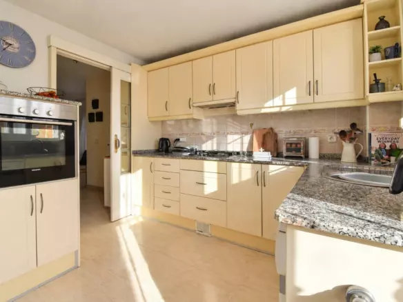 3-bedroom Town House In Orihuela, Spain (130 M²)
