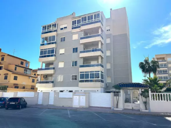 3-bedroom Apartment In Torrevieja, Spain (117 M²)