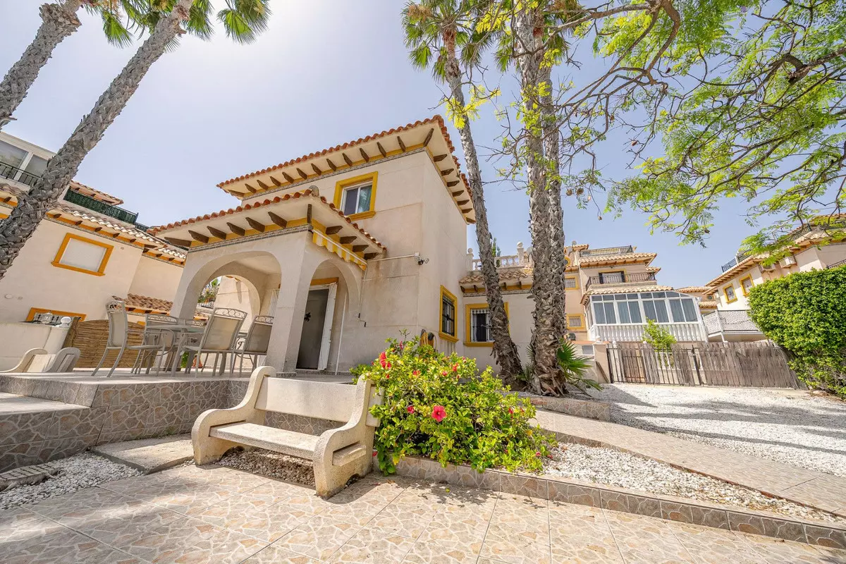 3-bedroom Villa In Orihuela, Spain (96 M²)