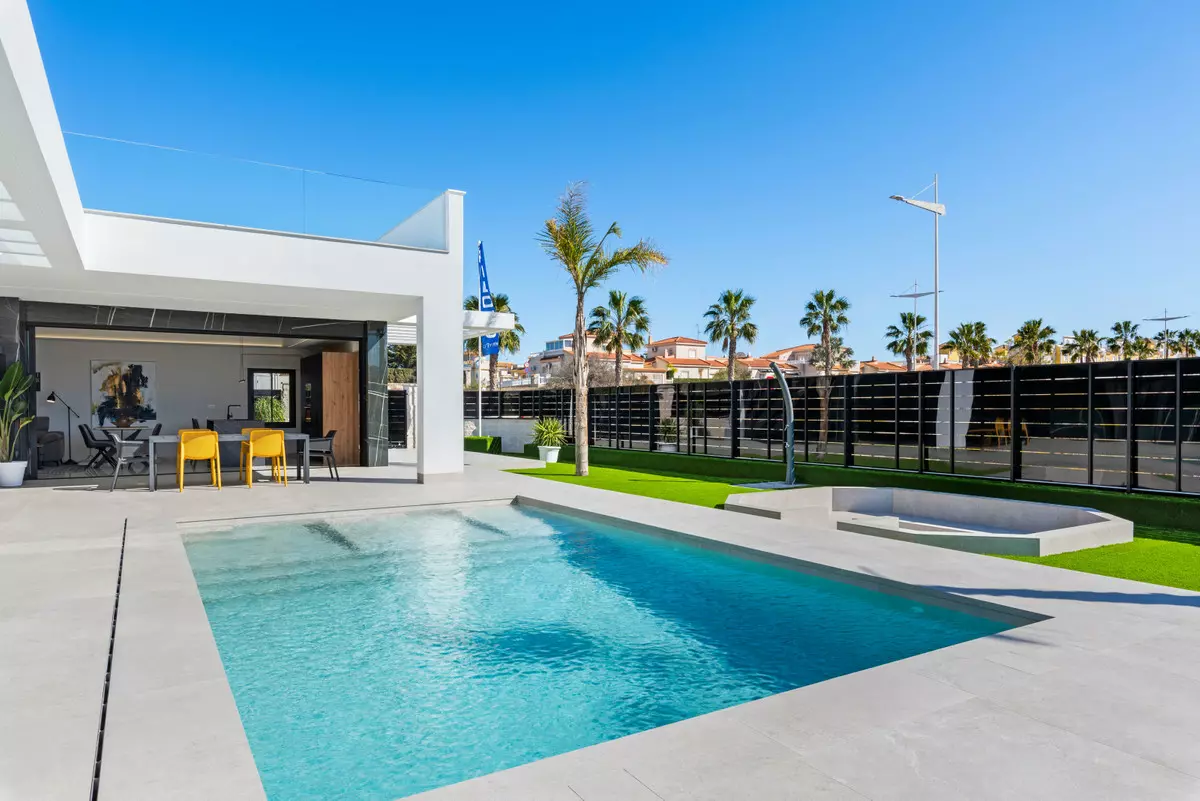 3-bedroom Villa In Algorfa, Spain (129 M²)