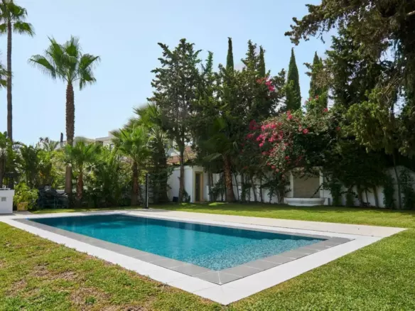 5-bedroom Villa In Marbella, Spain (590 M²)