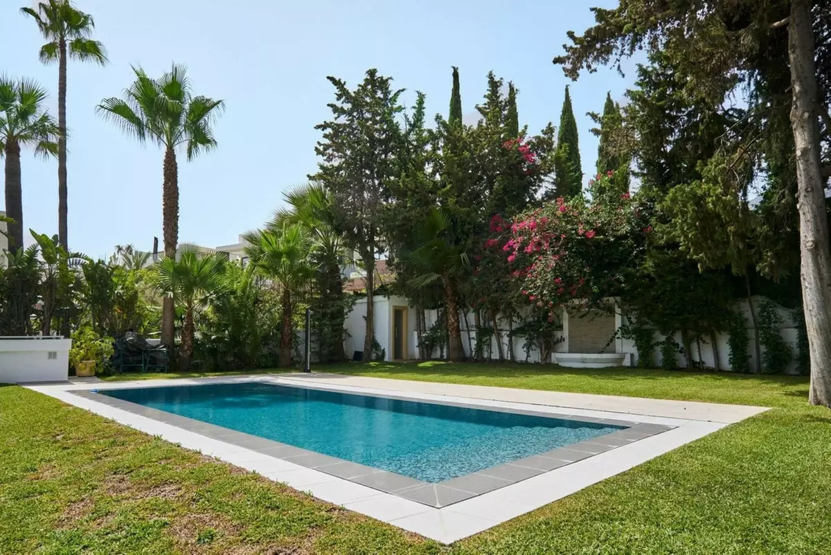 5-bedroom Villa In Marbella, Spain (590 M²)