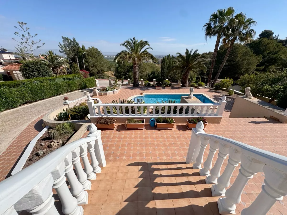 3-bedroom Villa In Algorfa, Spain (216 M²)