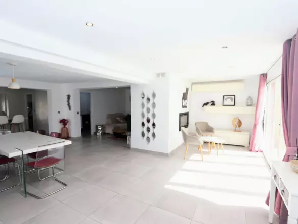 4-bedroom Villa In Orihuela, Spain (175 M²)
