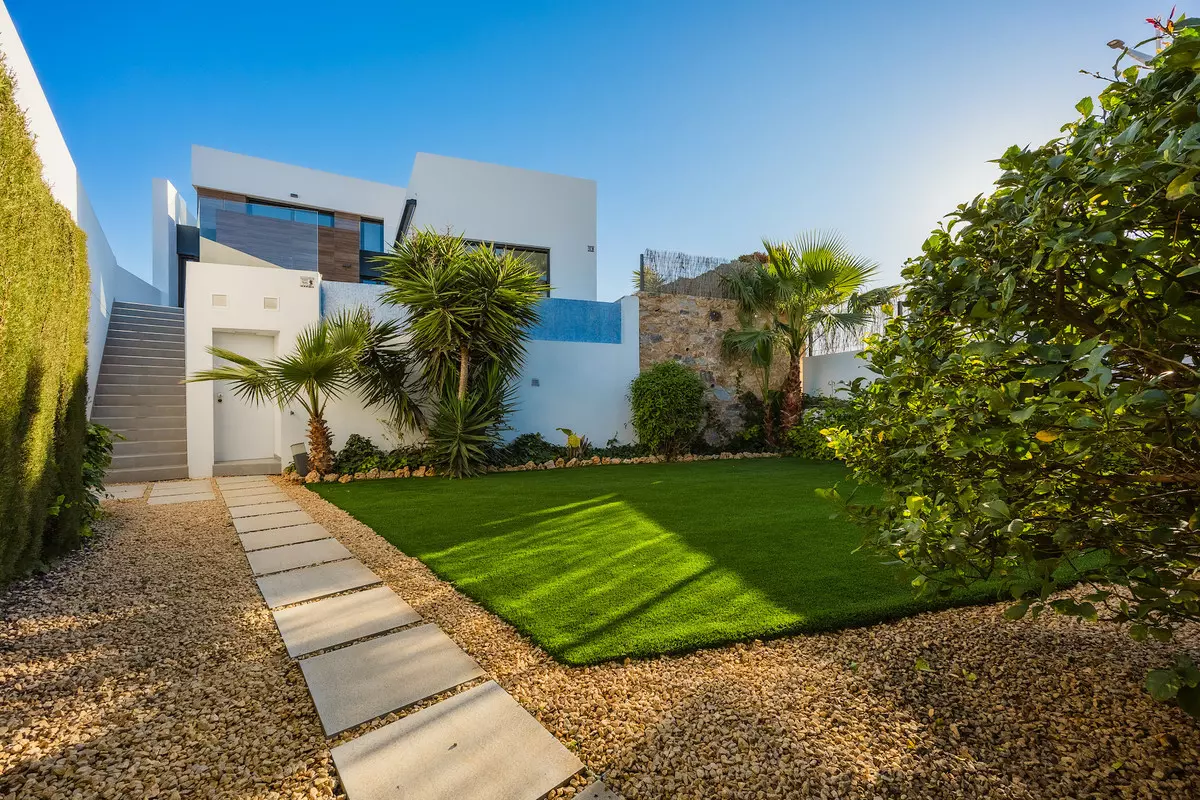 4-bedroom Villa In Algorfa, Spain (300 M²)