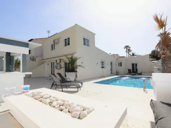 4-bedroom Villa In Orihuela, Spain (175 M²)