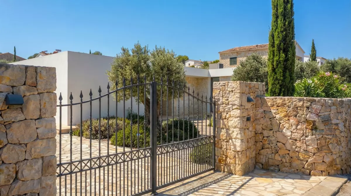 3-bedroom Villa In Pinoso, Spain (140 M²)