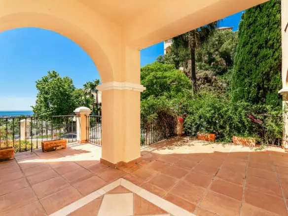 3-bedroom Apartment In Benahavis, Spain (161 M²)