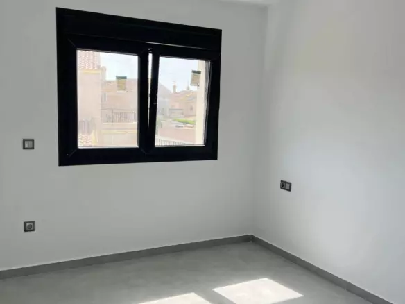5-bedroom Villa In Torrevieja, Spain (368 M²)