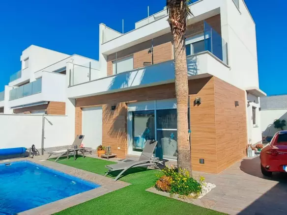 3-bedroom Villa In Pilar De La Horadada, Spain (117 M²)