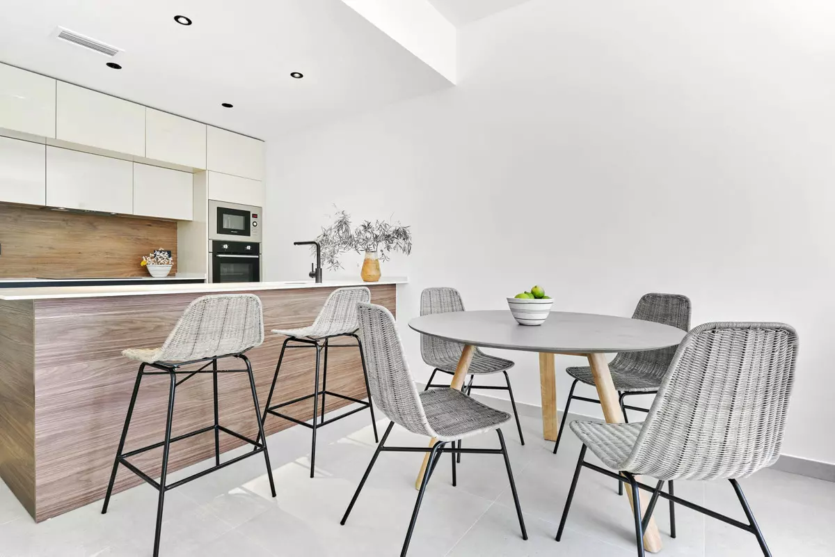 2-bedroom Apartment In Torrevieja, Spain (98 M²)