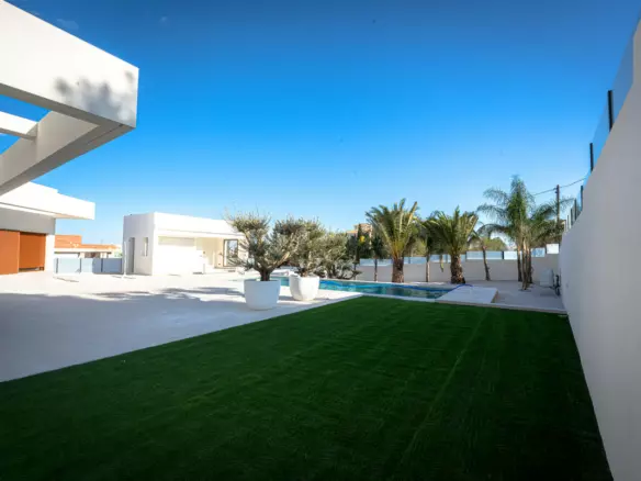 4-bedroom Villa In Rojales, Spain (187 M²)